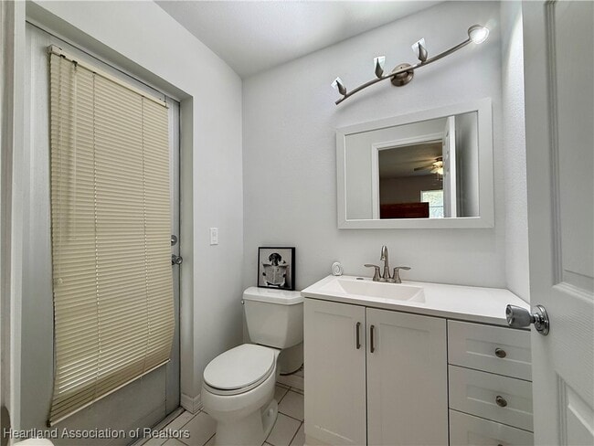 Building Photo - 10345 SW Riverview Cir