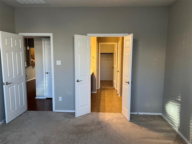 Building Photo - 16017 Hawthorne Heights Trail