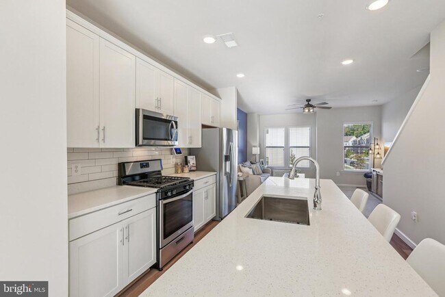 Building Photo - 238 Narrowleaf Way