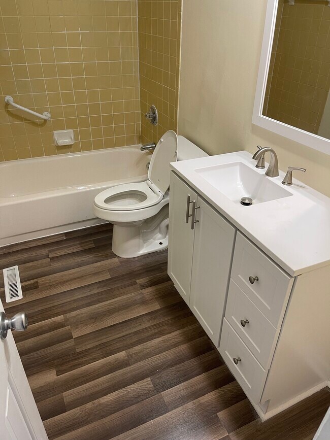 Full Bath Upstairs - 221 Bailiff Ct