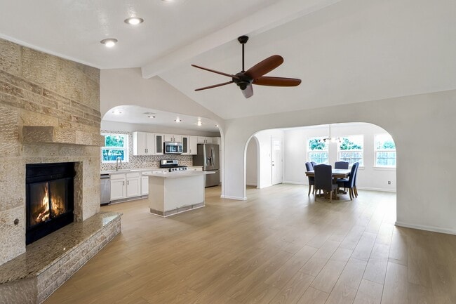 Building Photo - 6014 Willowbend Blvd