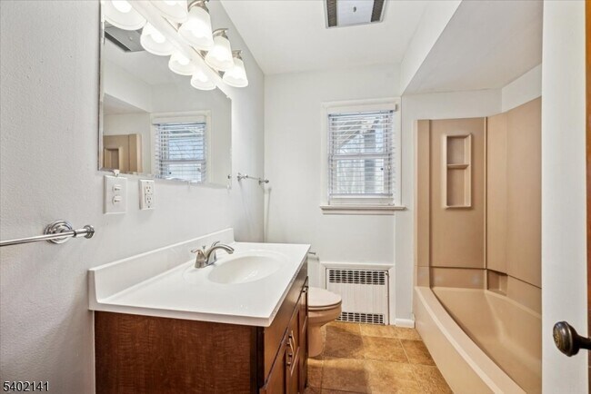 Building Photo - 16 Cross St