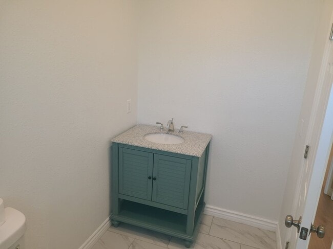 Building Photo - 972 Karesh Ave