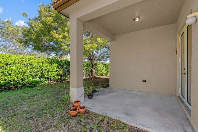 Building Photo - 1270 NE 39th Ave