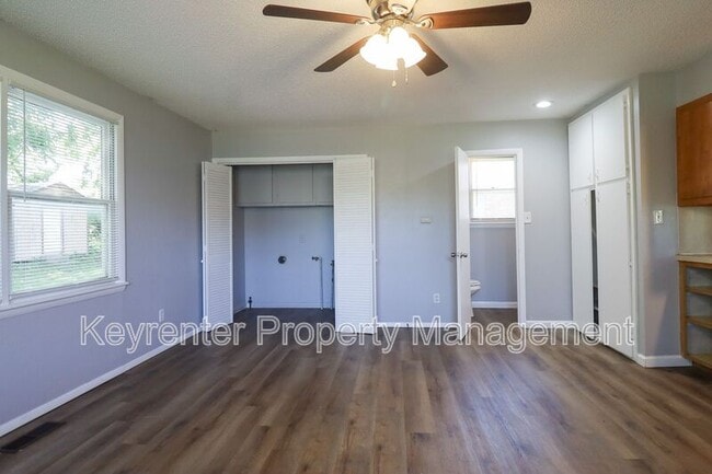 Building Photo - 526 S 39th W Ave