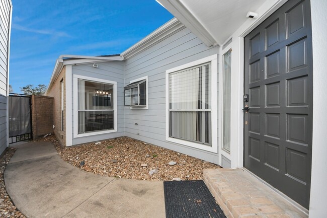 Building Photo - 11726 Lima Dr