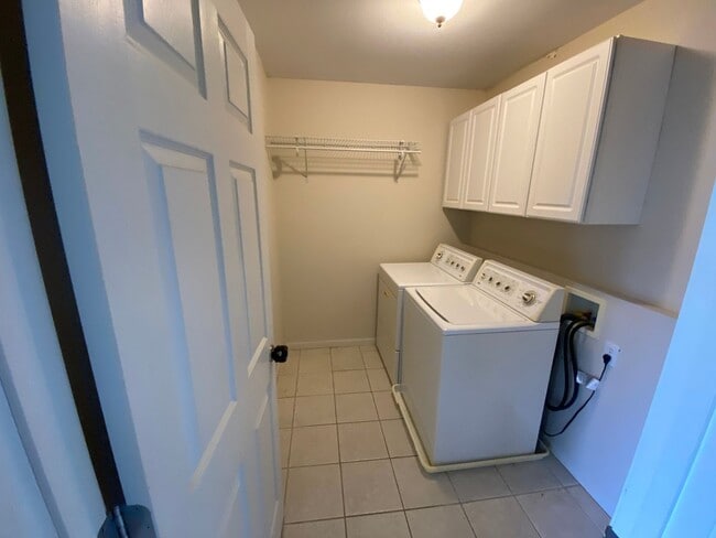 Building Photo - 3BR/2BA $1,800/MO - AVAILABLE 11/1/25