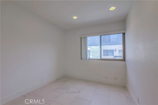 Building Photo - 10 Stardust