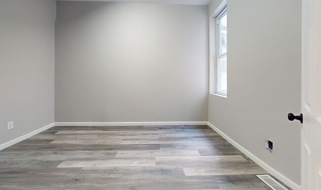 Building Photo - 929 N St Bernard St