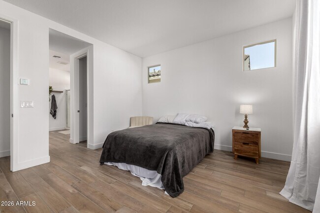 Building Photo - 16780 W Cameron Dr