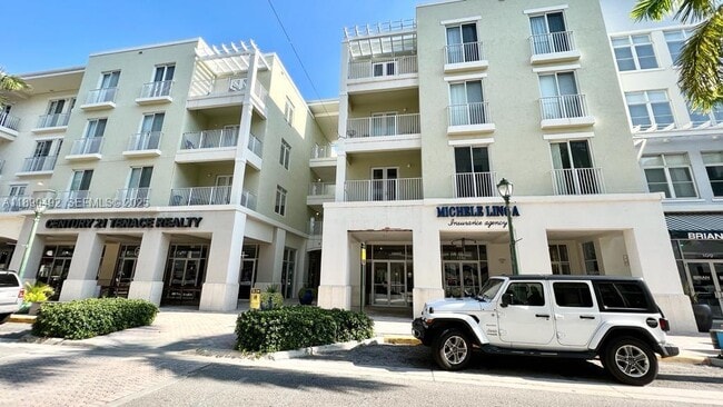 Building Photo - 1203 Town Center Dr