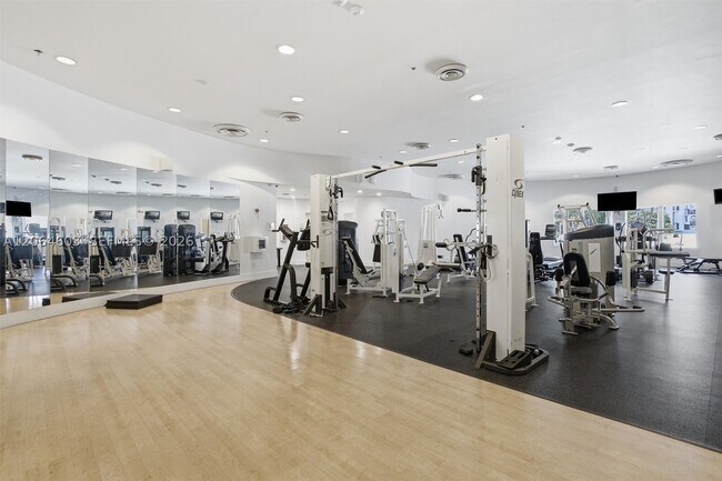 Building Photo - 5600 Collins Ave