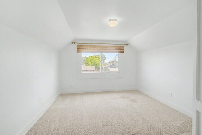 Building Photo - 110 S Quitman St
