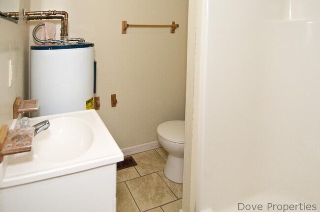 Building Photo - For Rent: 3BR, 2BA house