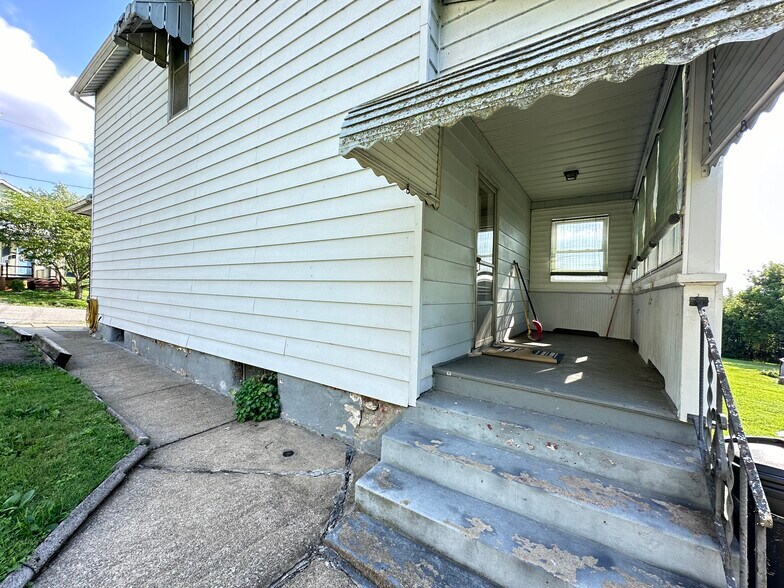 Building Photo - 1413 Laurel Pl