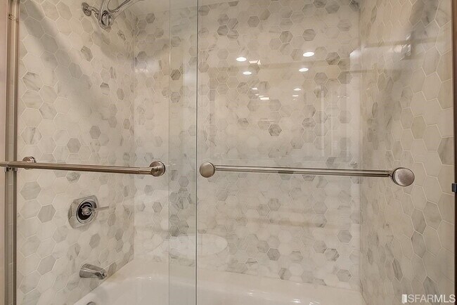 Building Photo - San Francisco Living at Its Finest 1BR/1BA w/ Parking & In-Unit Laundry