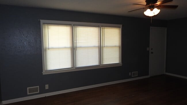 Building Photo - Beautiful 4-bedroom, 2 full baths home located in Independence, MO.