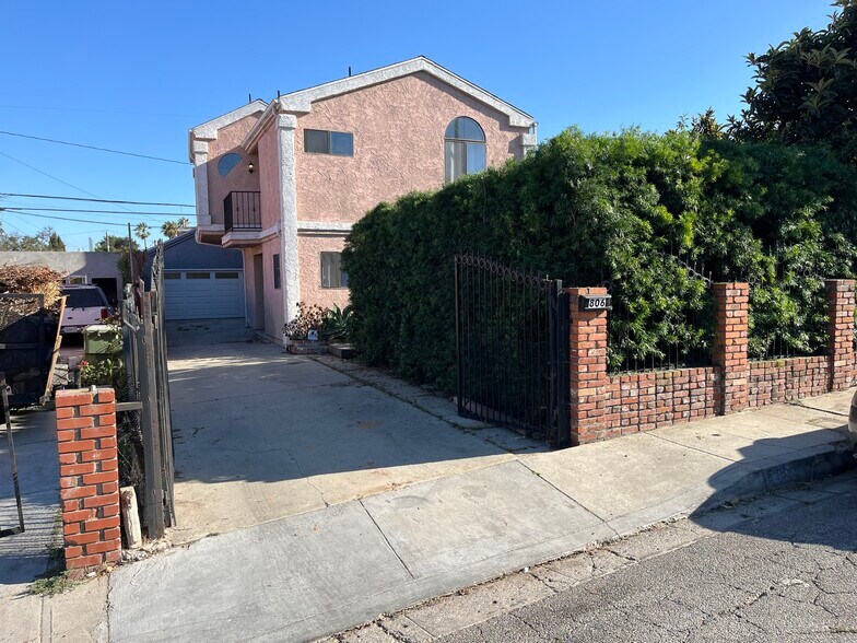 Street view - 806 E 65th St
