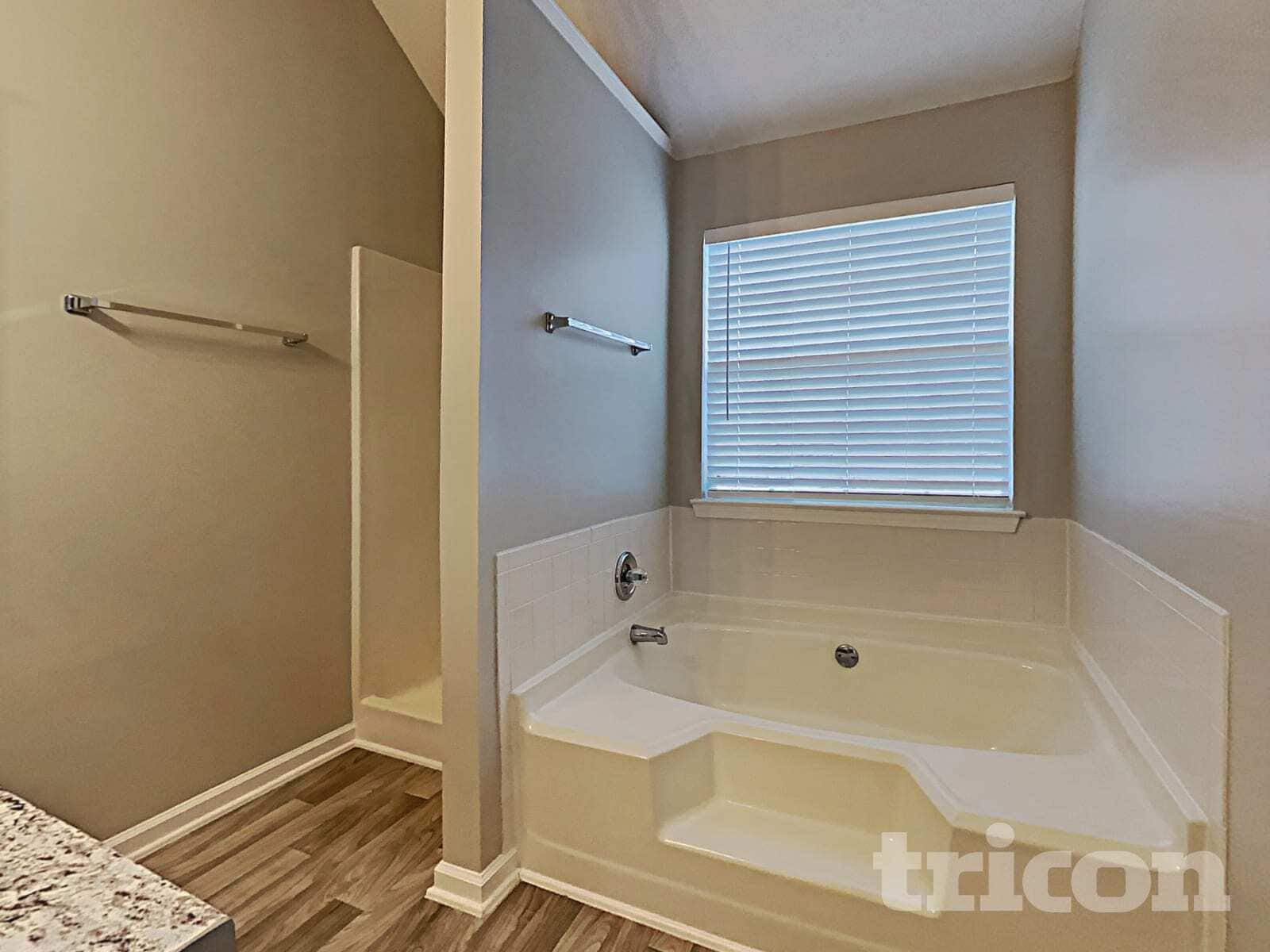 Building Photo - 4123 Green Field Dr