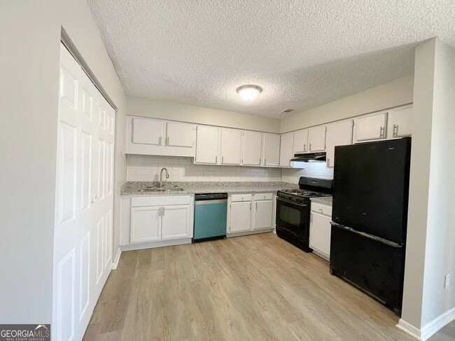 Building Photo - 4030 Laurie Jo Dr SW