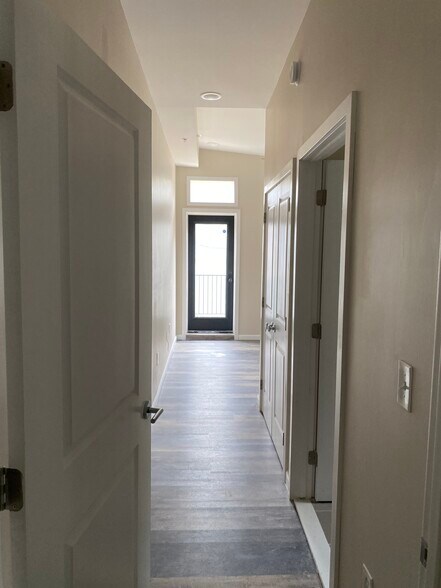 Building Photo - 1805 Saint Paul St