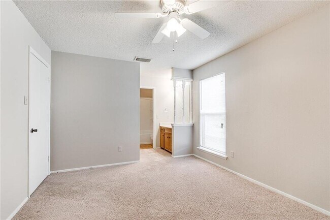 Building Photo - 10616 Mellow Meadow Dr