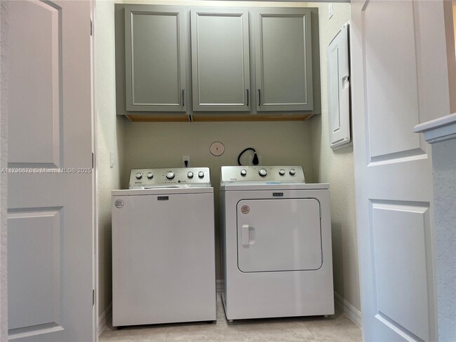 Building Photo - 2151 Appleton Cir S