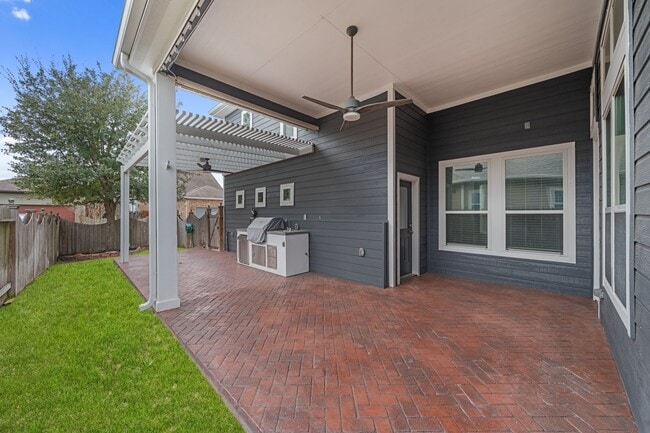 Building Photo - 17019 Seminole Ridge Dr