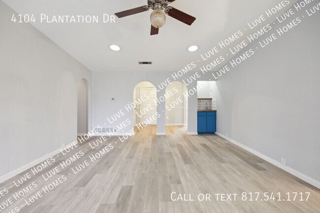 Building Photo - 4104 Plantation Dr