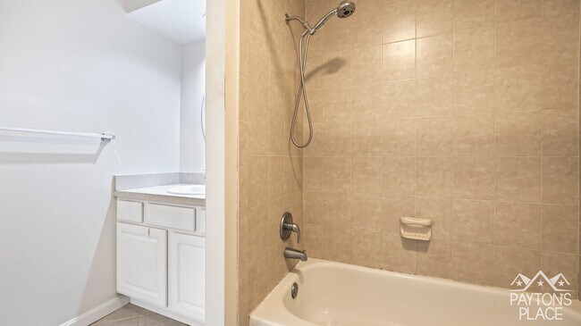 Building Photo - Spacious Condo minutes away from College Park campus