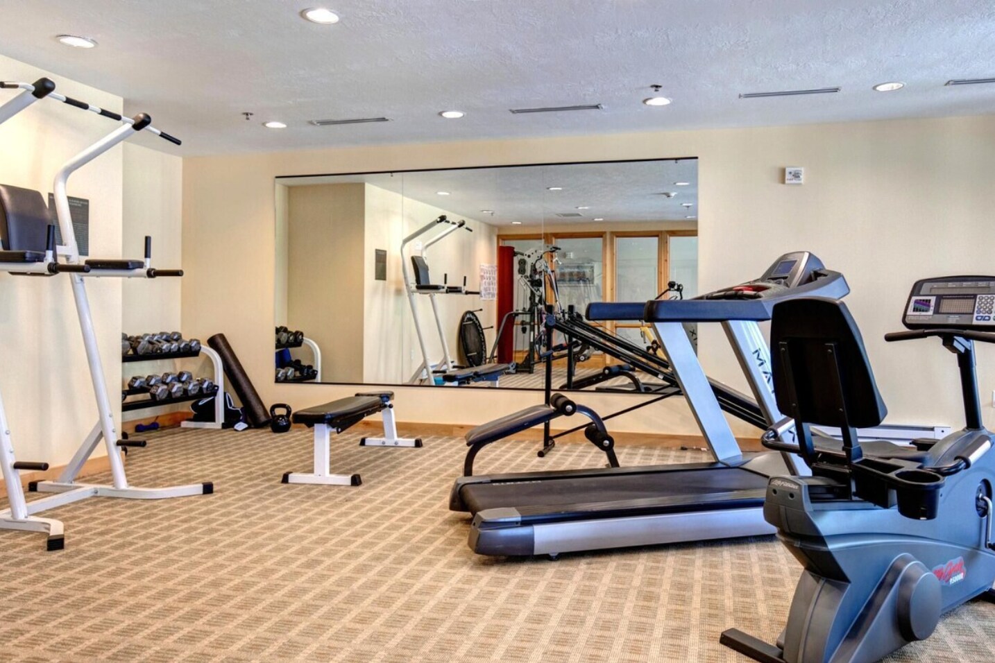 Building Photo - 1364 W Stillwater Dr