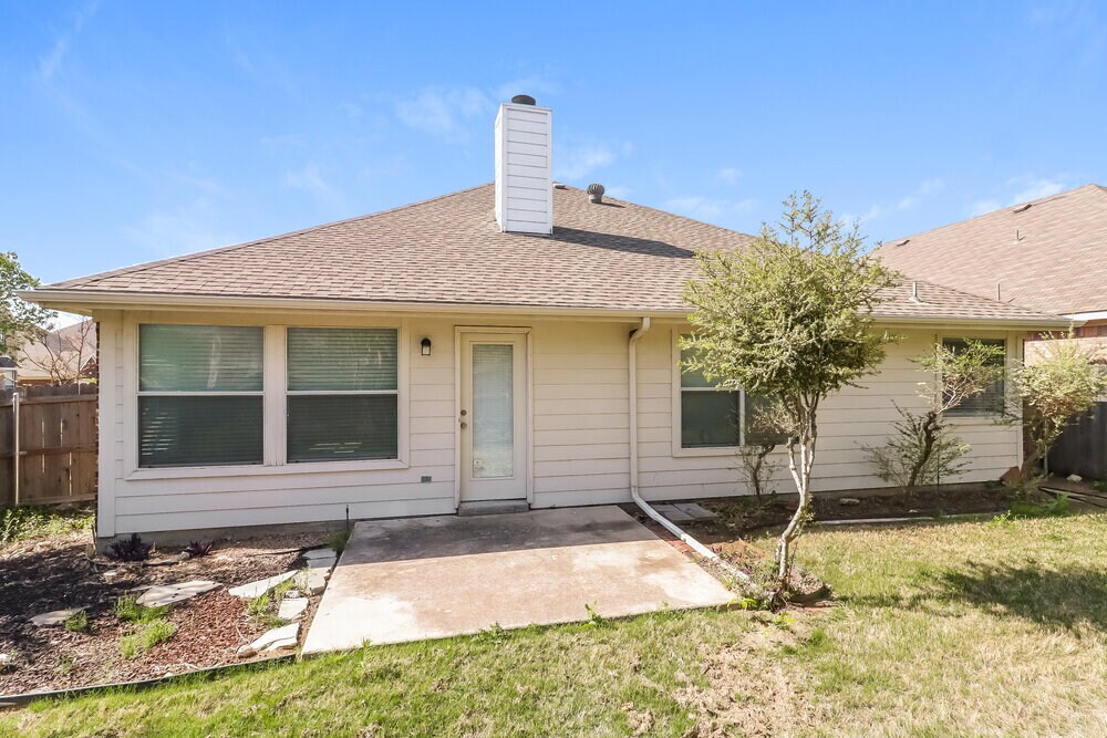 Building Photo - 4600 Summer Oaks Ln