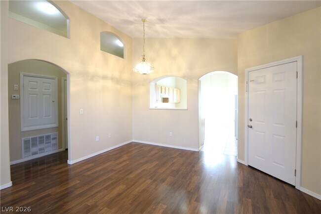 Building Photo - 6156 Pine Villa Ave