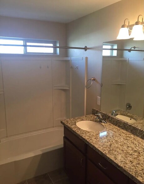 Building Photo - 6923 S Village River Ln