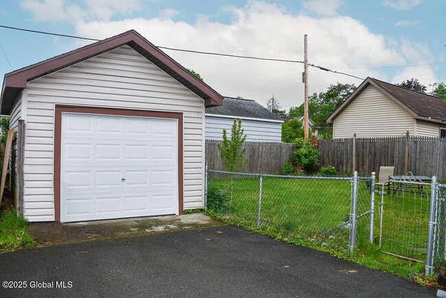 Building Photo - 53 Menand Rd