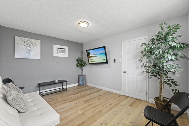 Building Photo - 4018 Sealy Ave