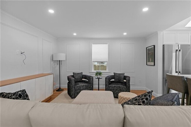 Building Photo - 34 E Bowery St
