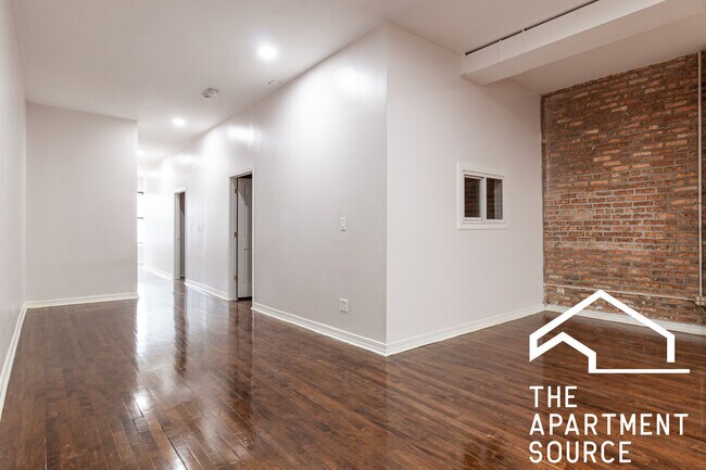 Building Photo - 3345 N Clark St