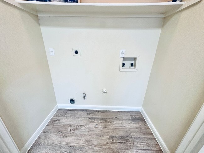 Building Photo - 2873 Southampton Way