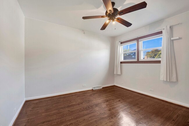 Building Photo - 9410 Lawler Ave