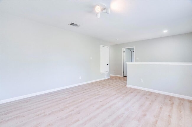 Building Photo - 13808 Lothian Dr