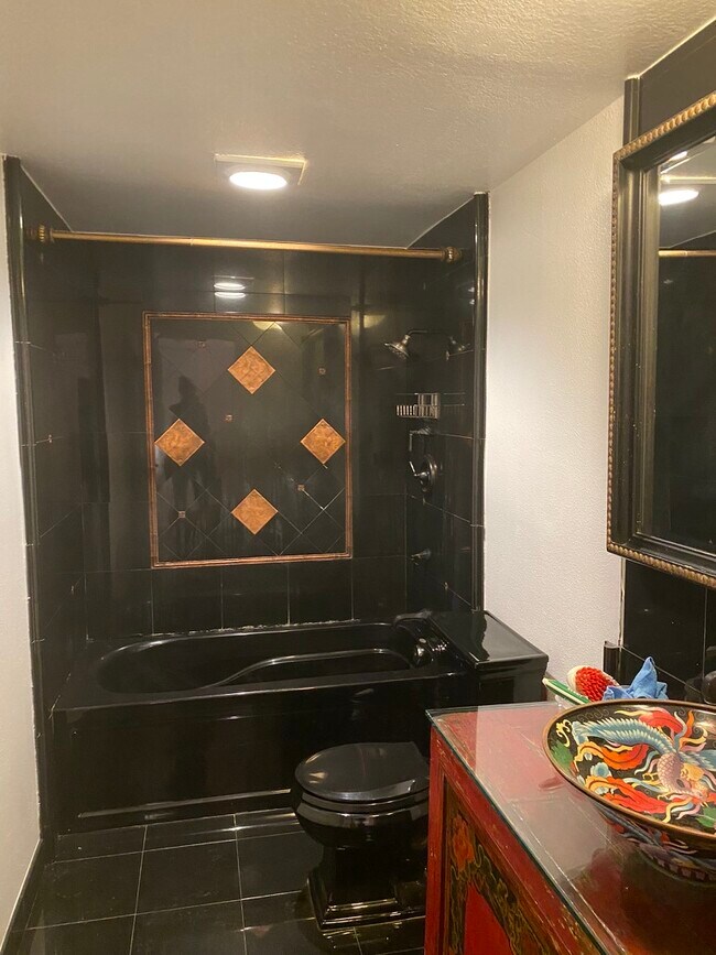 Shower Bathtub - 34355 De Portola Rd