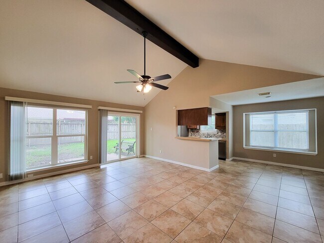 Building Photo - BEAUTIFUL 3 BEDROOM 2 BATH UPDATED HOME WI...