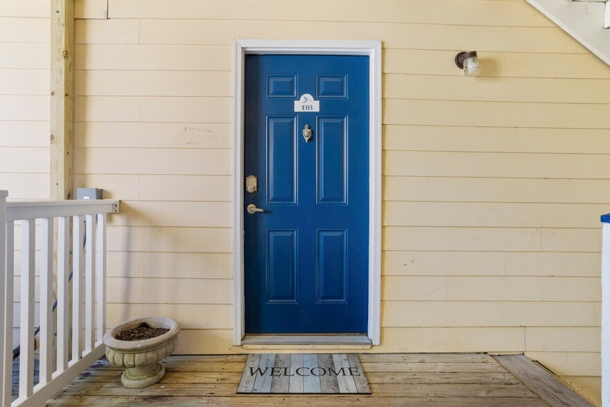 Building Photo - 2421 Beachview Dr