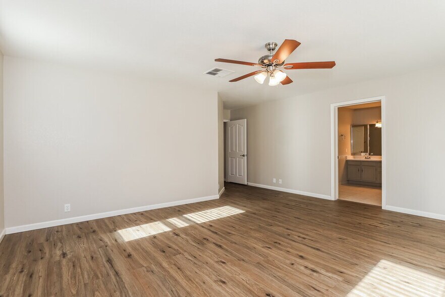 Building Photo - 23837 N 40th Dr