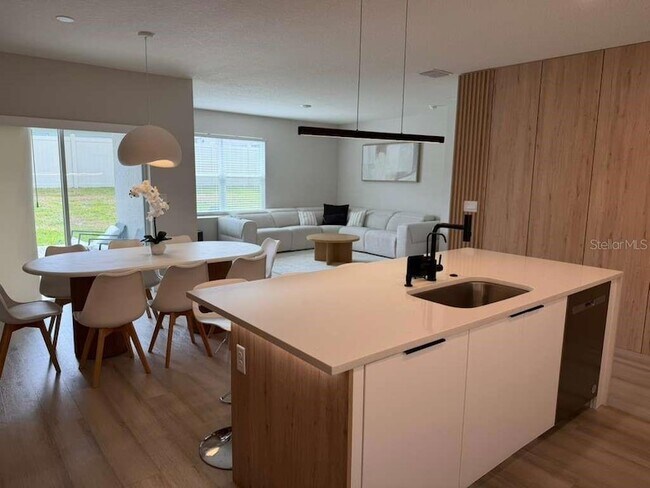 Building Photo - 33412 Country House Dr