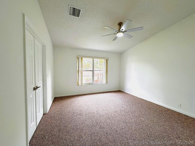 Building Photo - 703 Crosswinds Dr
