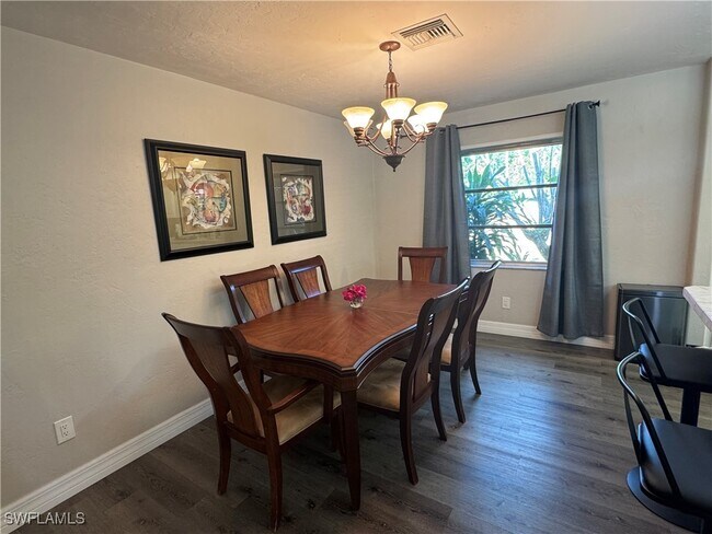 Building Photo - 203 Esther St