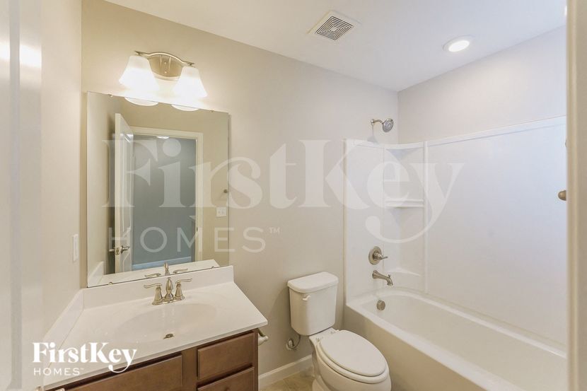 Building Photo - 102 Shanache Dr