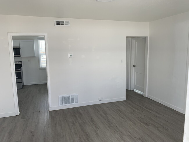 Building Photo - 3 Bedroom One Bath House for Rent